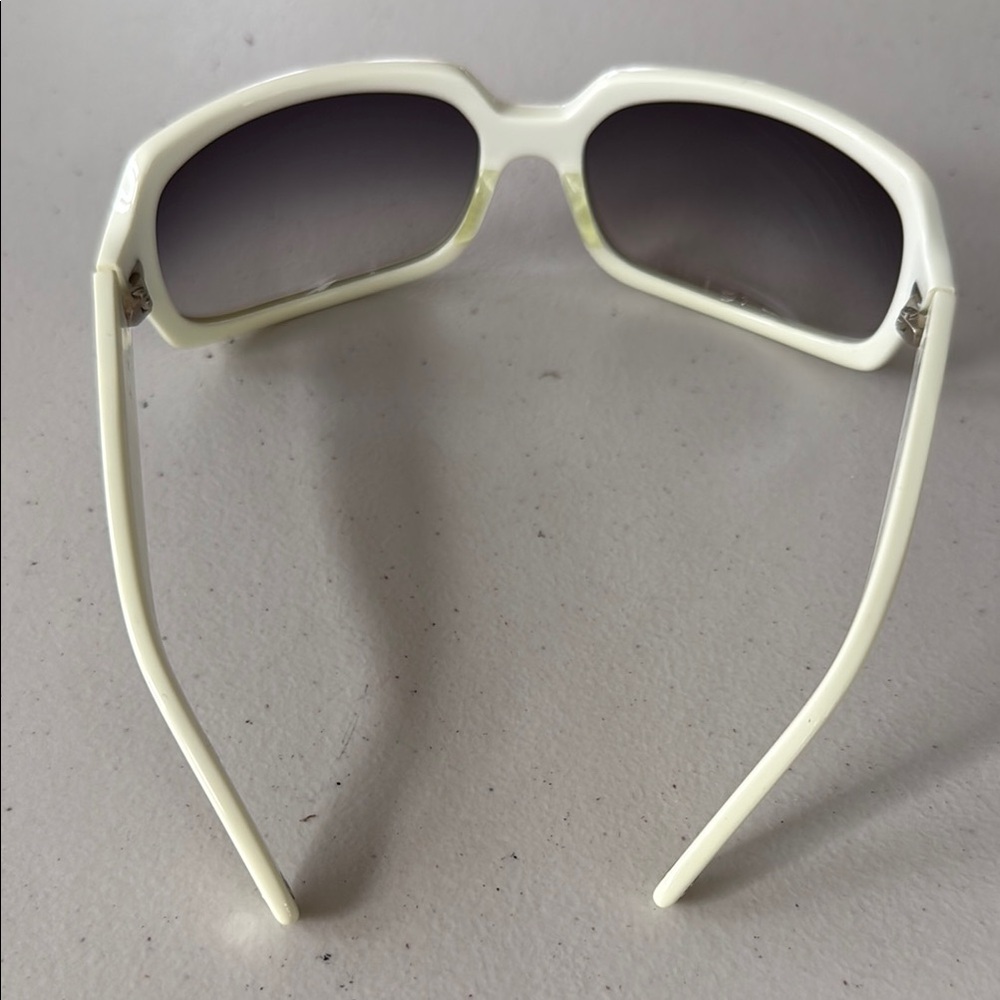 Coach Samantha Sunglasses - Picture 4 of 16